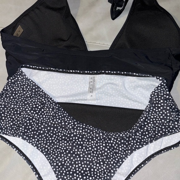 TWO bikinis by SHEIN - Picture 3 of 5